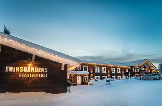 Eriksgårdens Fjällhotell i vinterskrud