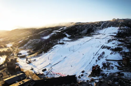 Försäsong, skidbacke i tänndalen