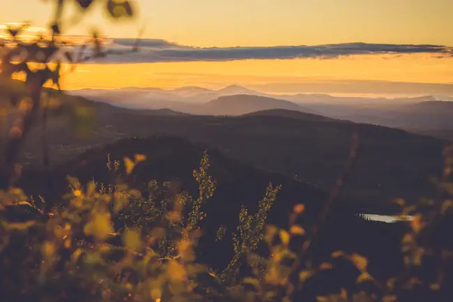 Utsikt från solnedgången uppe på hemkröket i Tännäs
