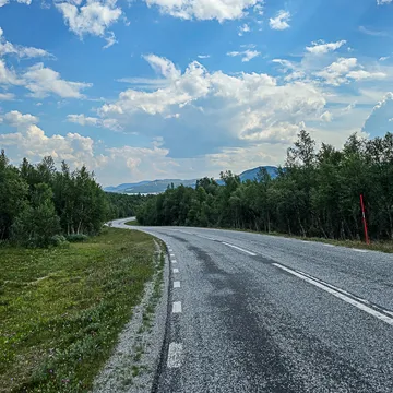 Cykla asfalt mellan Vauldalen och Fjällnäs Foto Wilda Nilsson